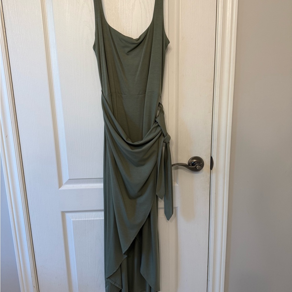 Aritzia Saturn midi dress